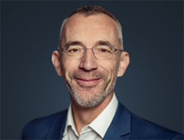 https://cdn.kscope.io/20d8fd355a38b84f062e2f054640b375-Headshot blue background.jpg