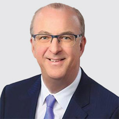 [MISSING IMAGE: ph_alistercowangry-4clr.jpg]