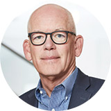 [MISSING IMAGE: ph_wbradeleywithbg-4c.jpg]